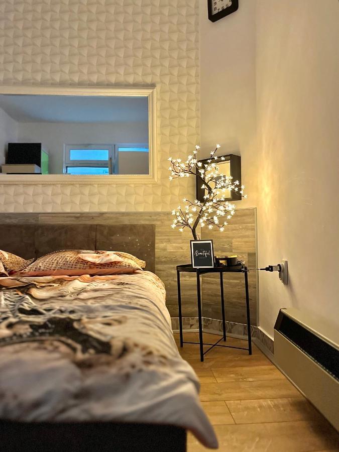 Nilton Apartmans Ni Esterno foto