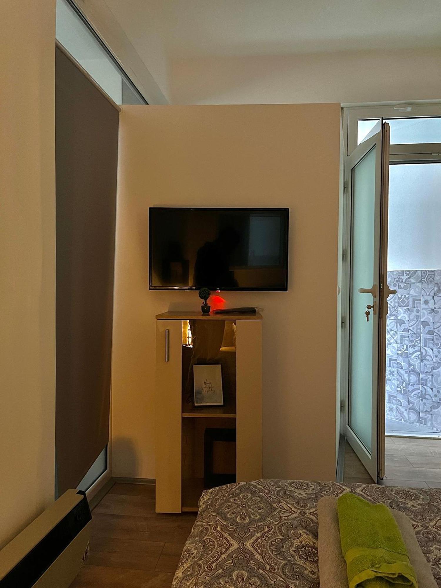 Nilton Apartmans Ni Esterno foto