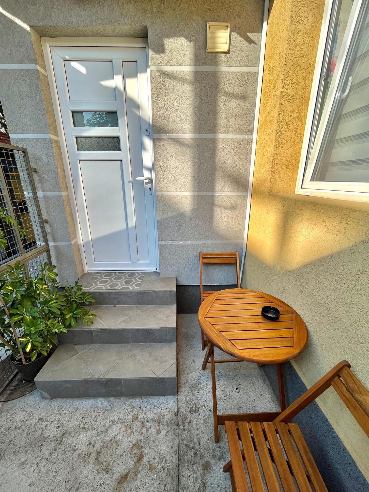 Nilton Apartmans Ni Esterno foto